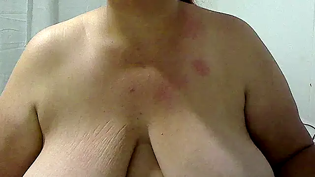 Snapshot of luciana69hot chatting on 5, 5, 2026 luciana69hot online show from 5, 5, 2026