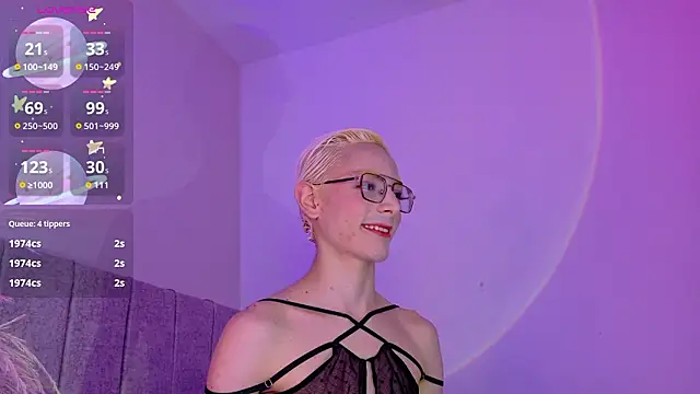 liiamluna  online show from 30, 3, 2026