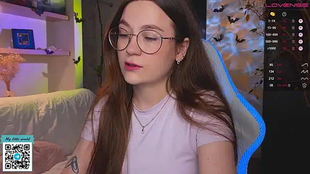 Snapshot of mia_here chatting on 30, 10, 2025 mia here online show from 30, 10, 2025