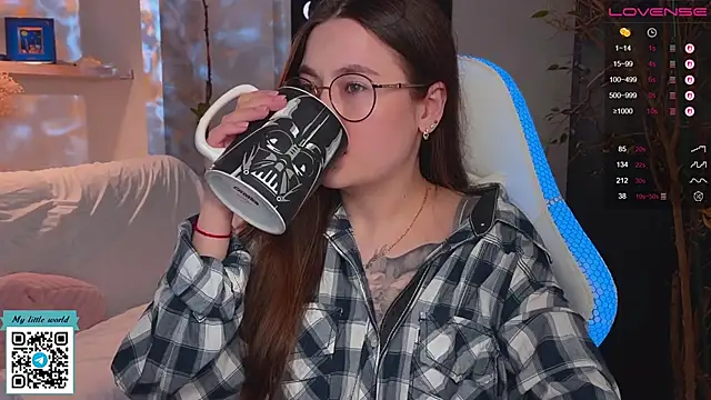 Snapshot of mia_here chatting on 20, 10, 2025 mia here online show from 20, 10, 2025