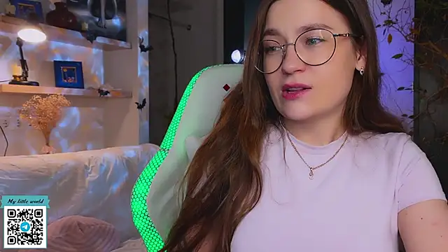 Snapshot of mia_here chatting on 26, 10, 2025 mia here online show from 26, 10, 2025