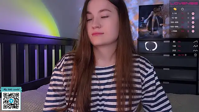 Snapshot of mia_here chatting on 14, 10, 2025 mia here online show from 14, 10, 2025