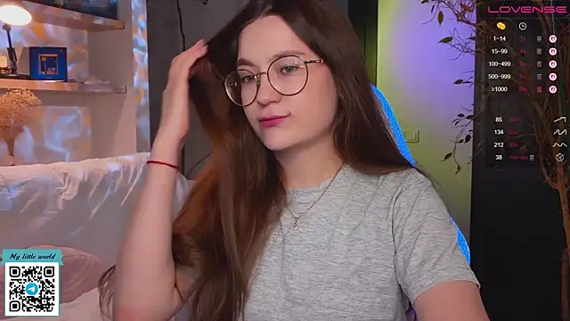 Snapshot of mia_here chatting on 24, 10, 2025 mia here online show from 24, 10, 2025