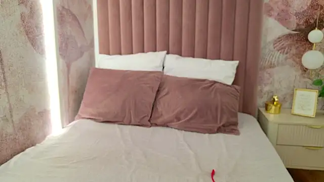 SiennaPierce online show from 23, 4, 2026