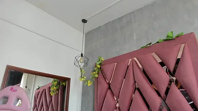 viollettaa  online show from 13, 4, 2026