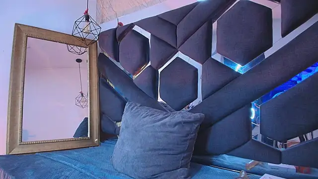 viollettaa  online show from 2, 12, 2025