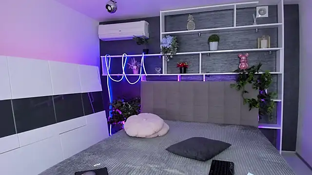 ChristyBrook online show from 11, 4, 2026