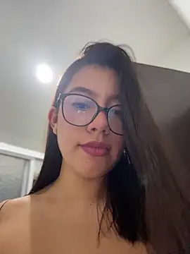 Snapshot of sara_calderon chatting on 26, 5, 2026 sara calderon online show from 26, 5, 2026