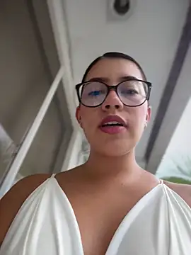 Snapshot of sara_calderon chatting on 27, 5, 2026 sara calderon online show from 27, 5, 2026