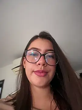 Snapshot of sara_calderon chatting on 17, 5, 2026 sara calderon online show from 17, 5, 2026