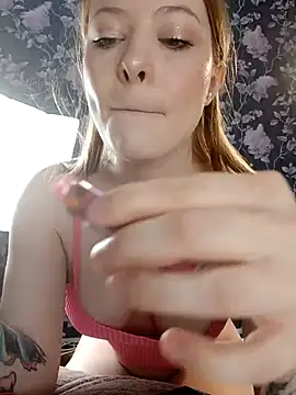 Snapshot of Dari_Toy_ chatting on 12, 11, 2025 Dari Toy online show from 12, 11, 2025