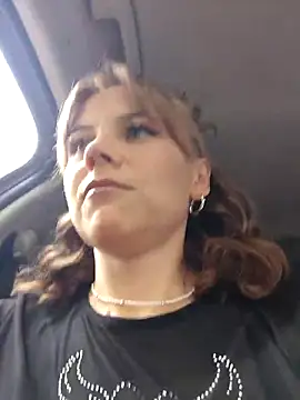 Snapshot of YOURLIKAA chatting on 17, 4, 2026 YOURLIKAA online show from 17, 4, 2026