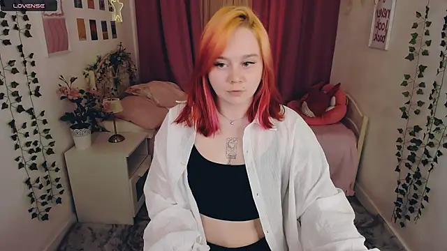 Snapshot of lunaalli chatting on 22, 4, 2026 lunaalli online show from 22, 4, 2026
