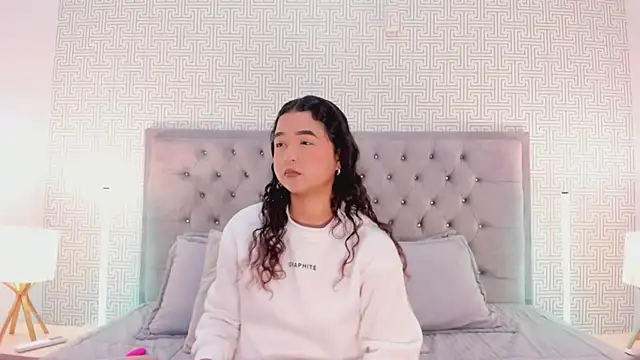 Evaa Lunna  online show from 2, 3, 2026