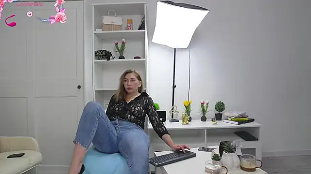 Snapshot of Anna_glamlovely chatting on 19, 10, 2025 Anna glamlovely online show from 19, 10, 2025