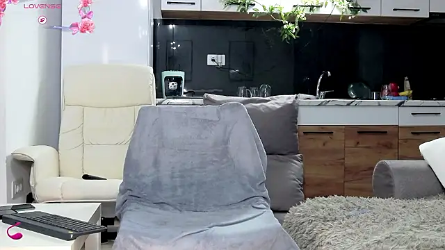 Anna glamlovely online show from 18, 3, 2026