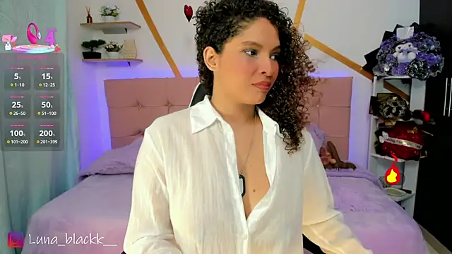 Luna blackk online show from 10, 3, 2026