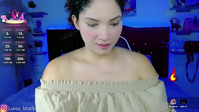 Luna blackk online show from 9, 10, 2025