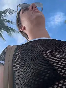 sweetsirenn online show from 4, 11, 2025