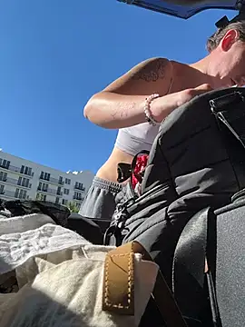 sweetsirenn online show from 17, 11, 2025