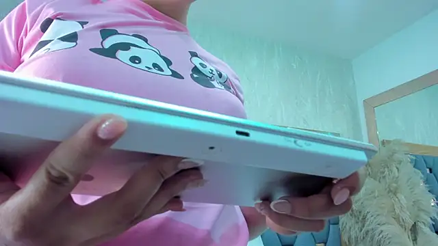 juliette pretty  online show from 14, 2, 2026