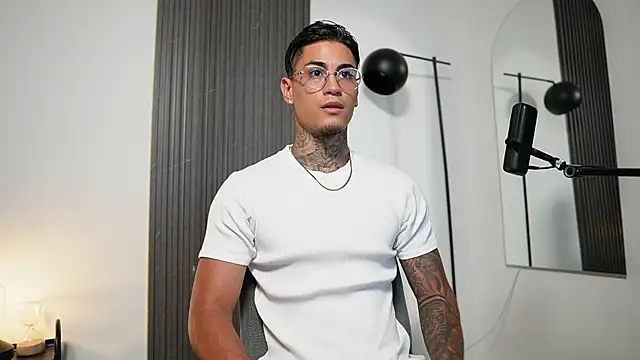 AxelVilla  online show from 2, 10, 2025