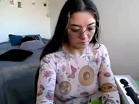 Snapshot of Came-II chatting on 8, 11, 2025 Came-II online show from 8, 11, 2025