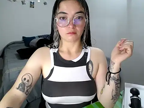 Snapshot of Came-II chatting on 28, 10, 2025 Came-II online show from 28, 10, 2025