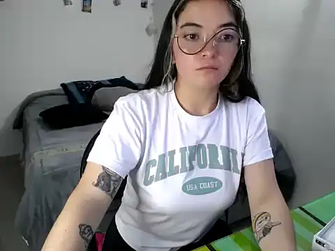 Snapshot of Came-II chatting on 27, 10, 2025 Came-II online show from 27, 10, 2025