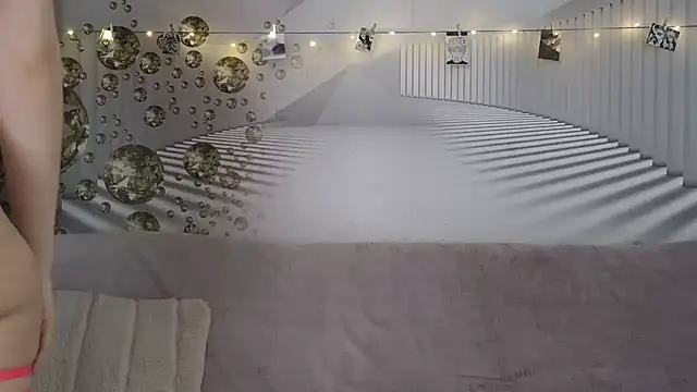 EvoletteLouLou online show from 3, 3, 2026