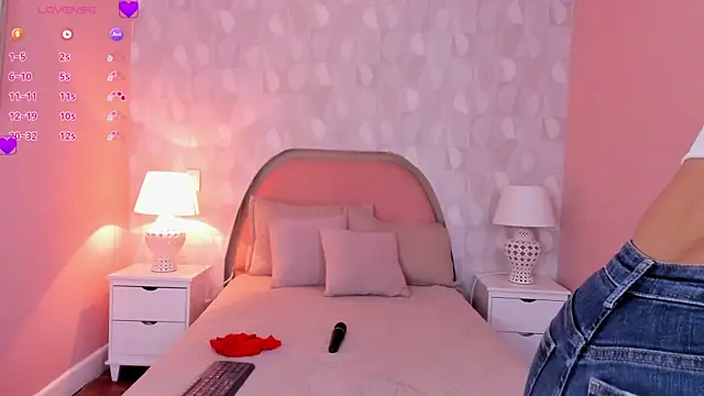 isabella milf  online show from 5, 4, 2026