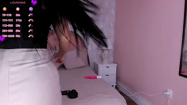 isabella milf  online show from 15, 4, 2026