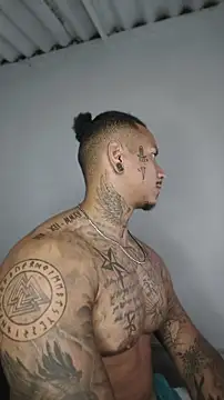 Snapshot of David_tatto1 chatting on 28, 5, 2026 David tatto1 online show from 28, 5, 2026