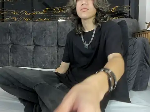 Diamond twink online show from 14, 2, 2026