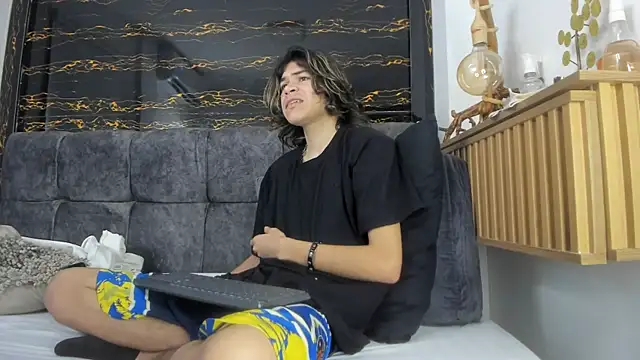 Diamond twink online show from 13, 2, 2026