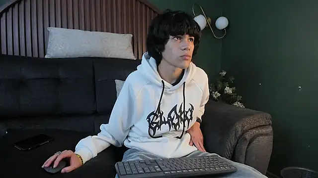 Diamond twink online show from 4, 7, 2026