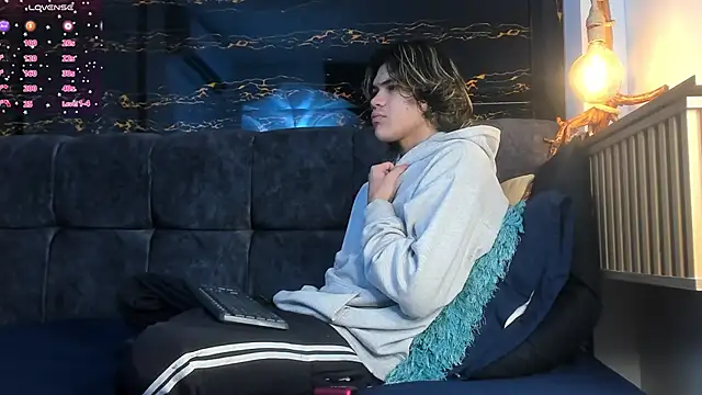 Diamond twink online show from 5, 11, 2025