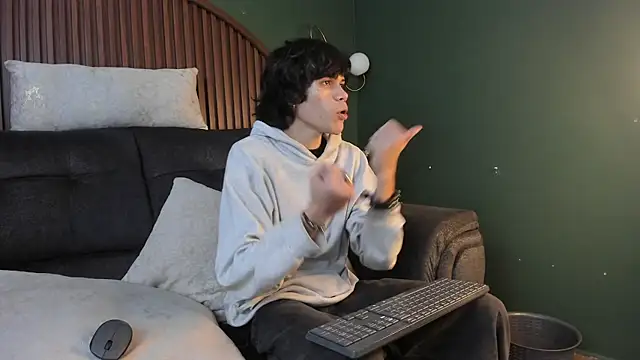 Diamond twink online show from 3, 7, 2026