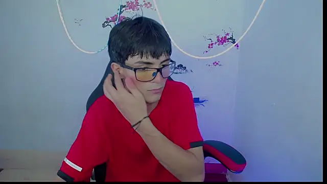 Thommy cute online show from 19, 11, 2025