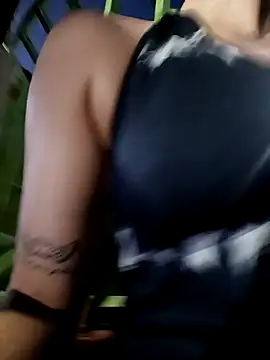 Snapshot of Alis_1327 chatting on 12, 10, 2025 Alis 1327 online show from 12, 10, 2025