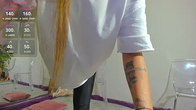 Snapshot of MayaHellen chatting on 2, 10, 2025 MayaHellen online show from 2, 10, 2025