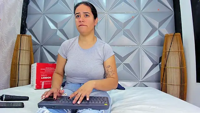 GreciaFox1 online show from 28, 11, 2025