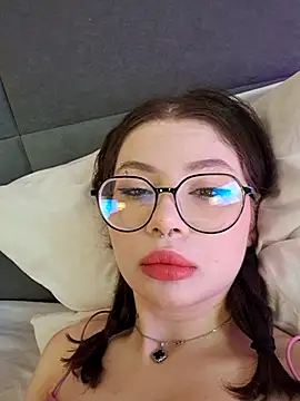 Snapshot of RianaRey chatting on 8, 5, 2026 RianaRey online show from 8, 5, 2026