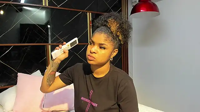 HannyThompson online show from 6, 11, 2025