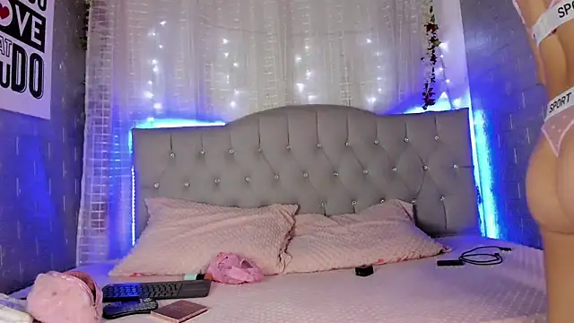 Miss-Alicia online show from 3, 12, 2025