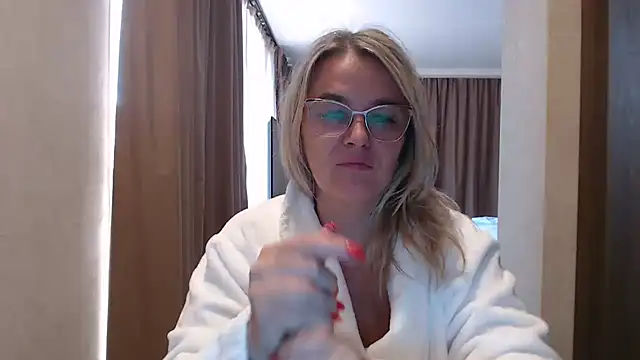 Snapshot of EleanoraDream chatting on 27, 7, 2026 EleanoraDream online show from 27, 7, 2026