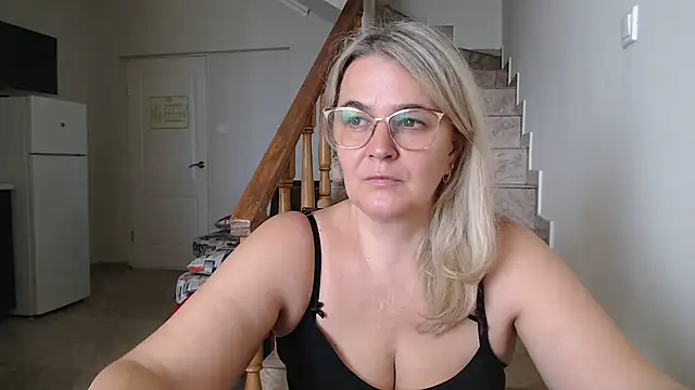 Snapshot of EleanoraDream chatting on 28, 6, 2026 EleanoraDream online show from 28, 6, 2026