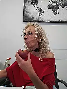 Snapshot of clarabell4 chatting on 22, 5, 2026 clarabell4 online show from 22, 5, 2026