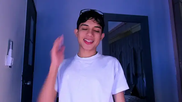 Sebax Young online show from 25, 2, 2026