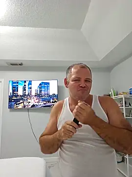 Snapshot of cubanitofeliz40 chatting on 8, 4, 2026 cubanitofeliz40 online show from 8, 4, 2026